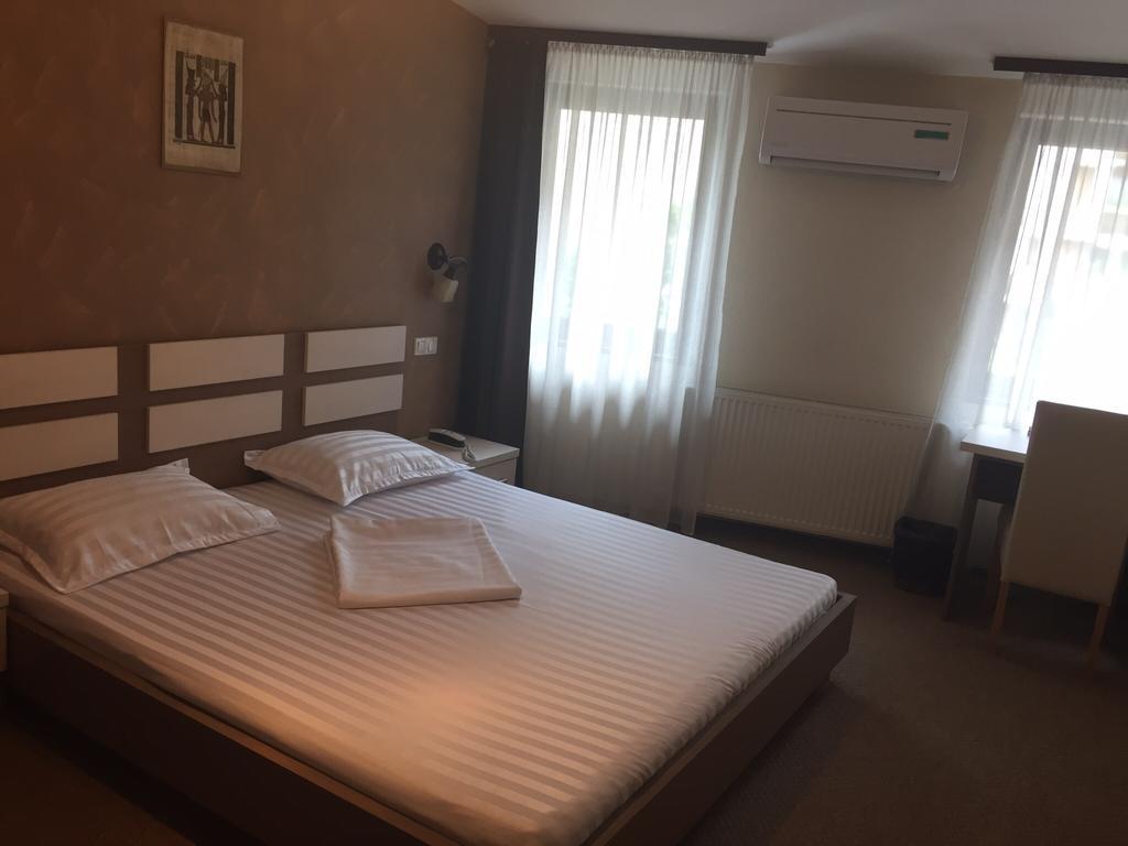 Pension Cleopatra Târgu-Mureş Екстериор снимка